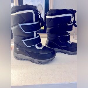 Navy blue LANDS END toddler snow boots